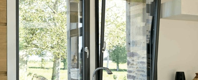 La fenêtre oscillo-battante en aluminium